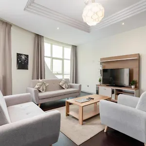 شقة Luxury Penthouse - Al Barsha, دبي