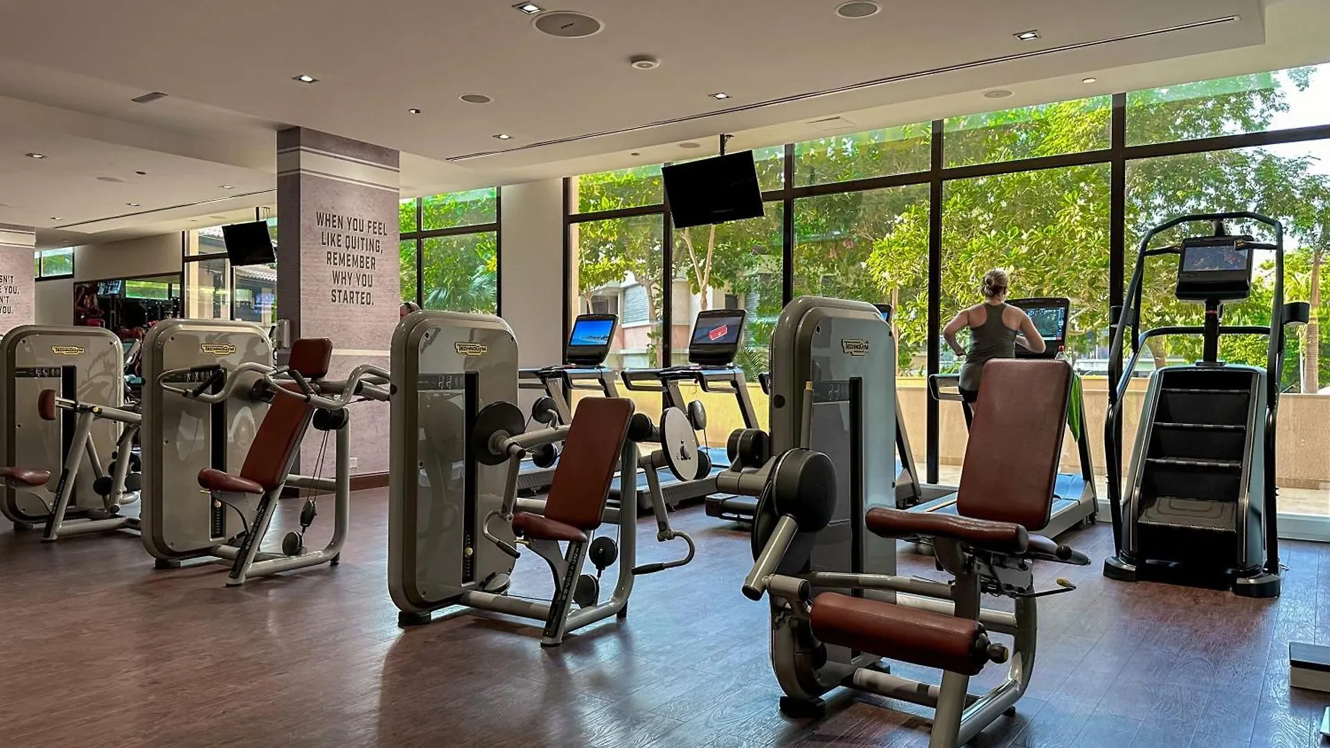 Relaxing 1 Bedroom Apartment At 5 Star Resort Dubai